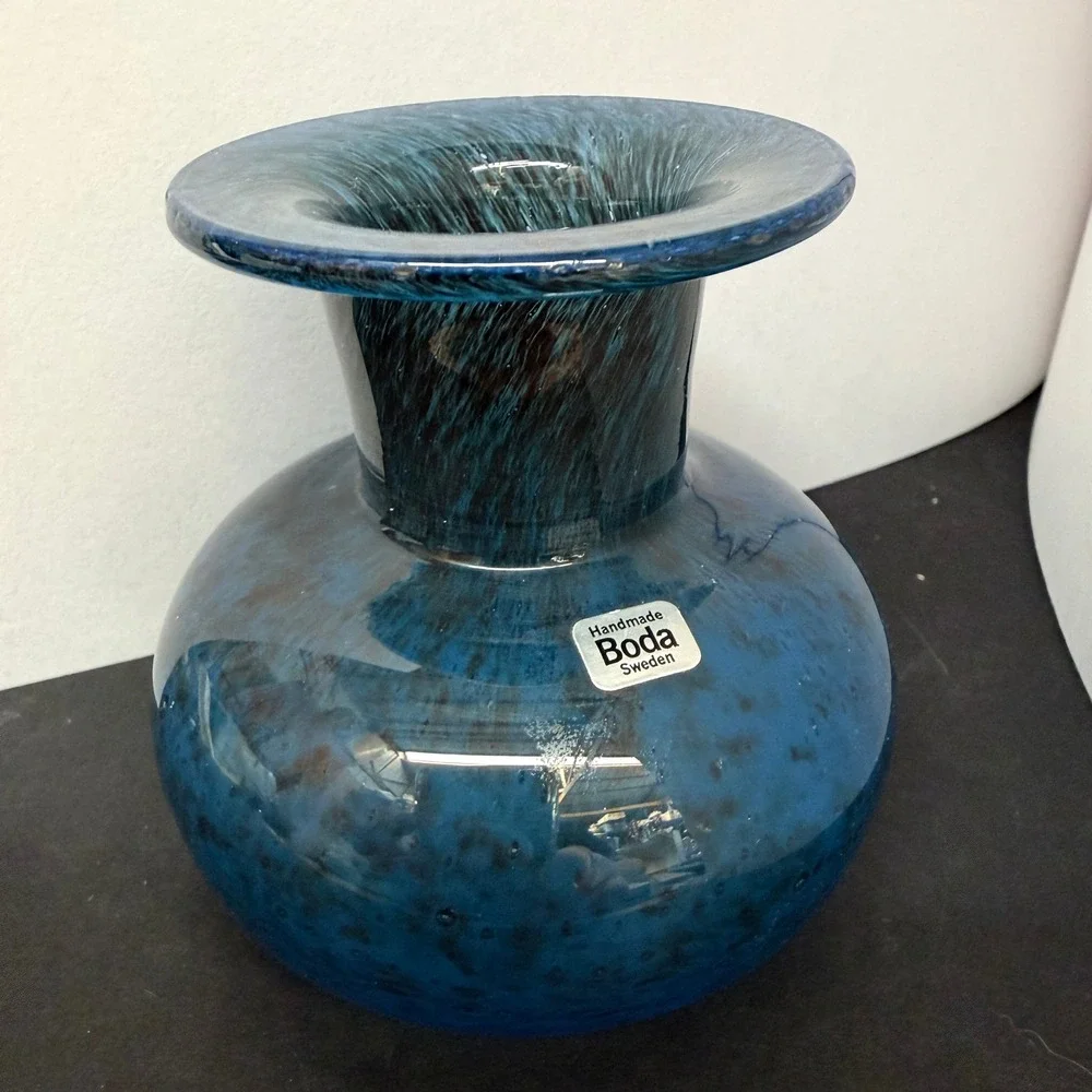 Signed Kosta Boda Art Glass Vase Deep Blue Kjell Engman 42653 4.5
